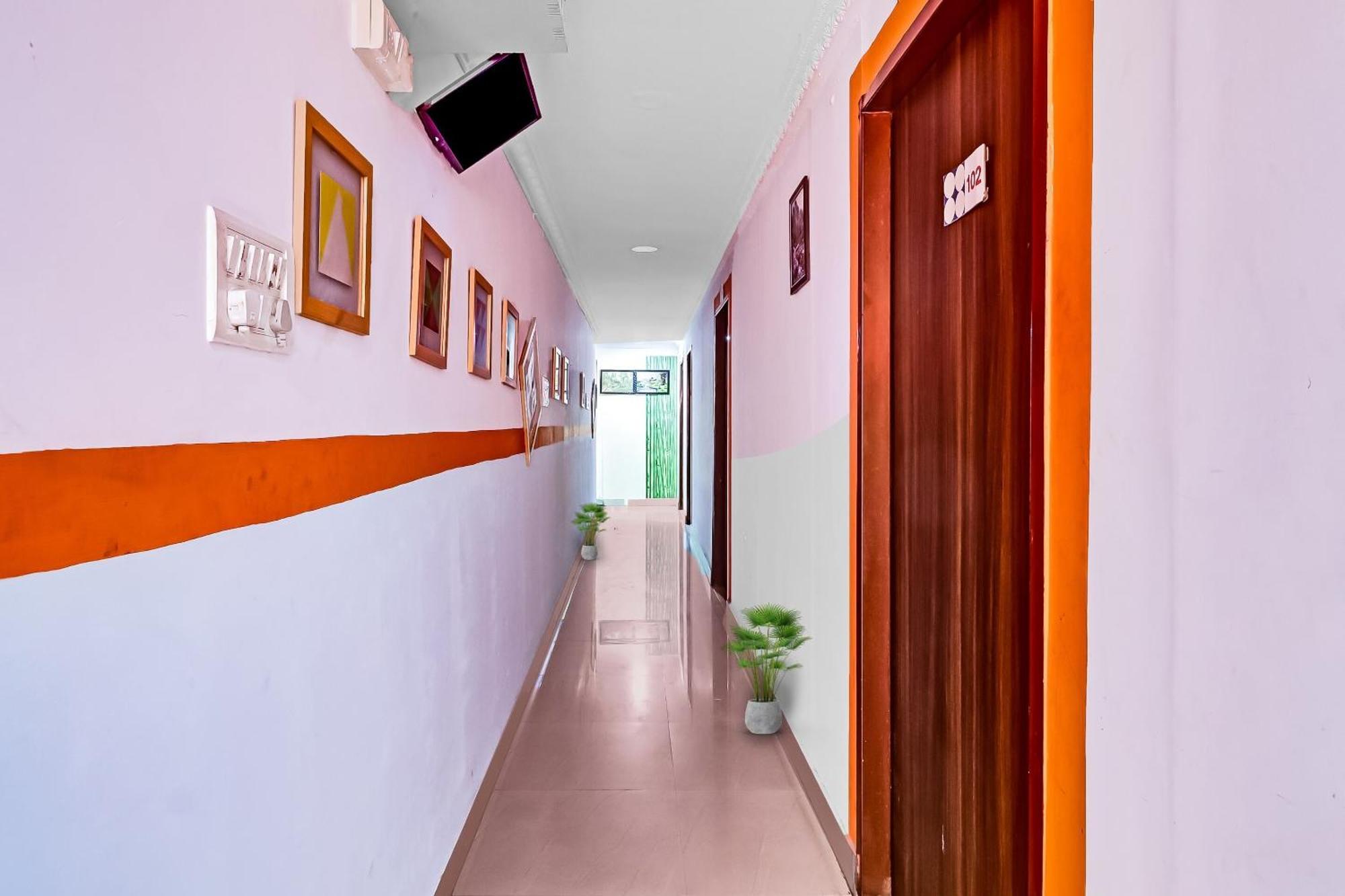 Hotel O New Lakeview Palace Hyderabad Esterno foto