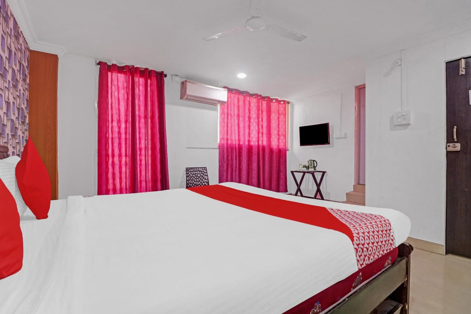 Hotel O New Lakeview Palace Hyderabad Esterno foto