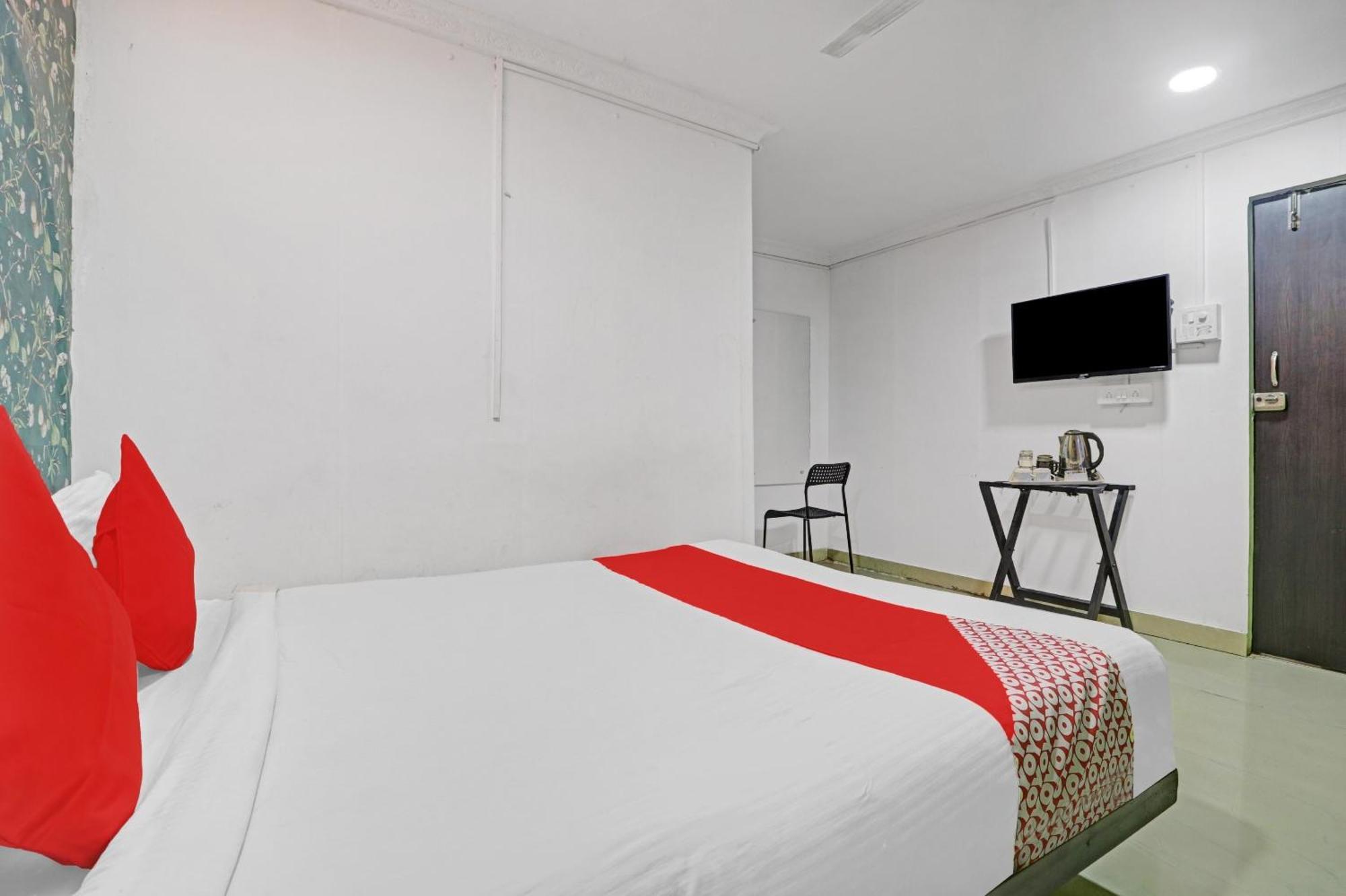 Hotel O New Lakeview Palace Hyderabad Esterno foto