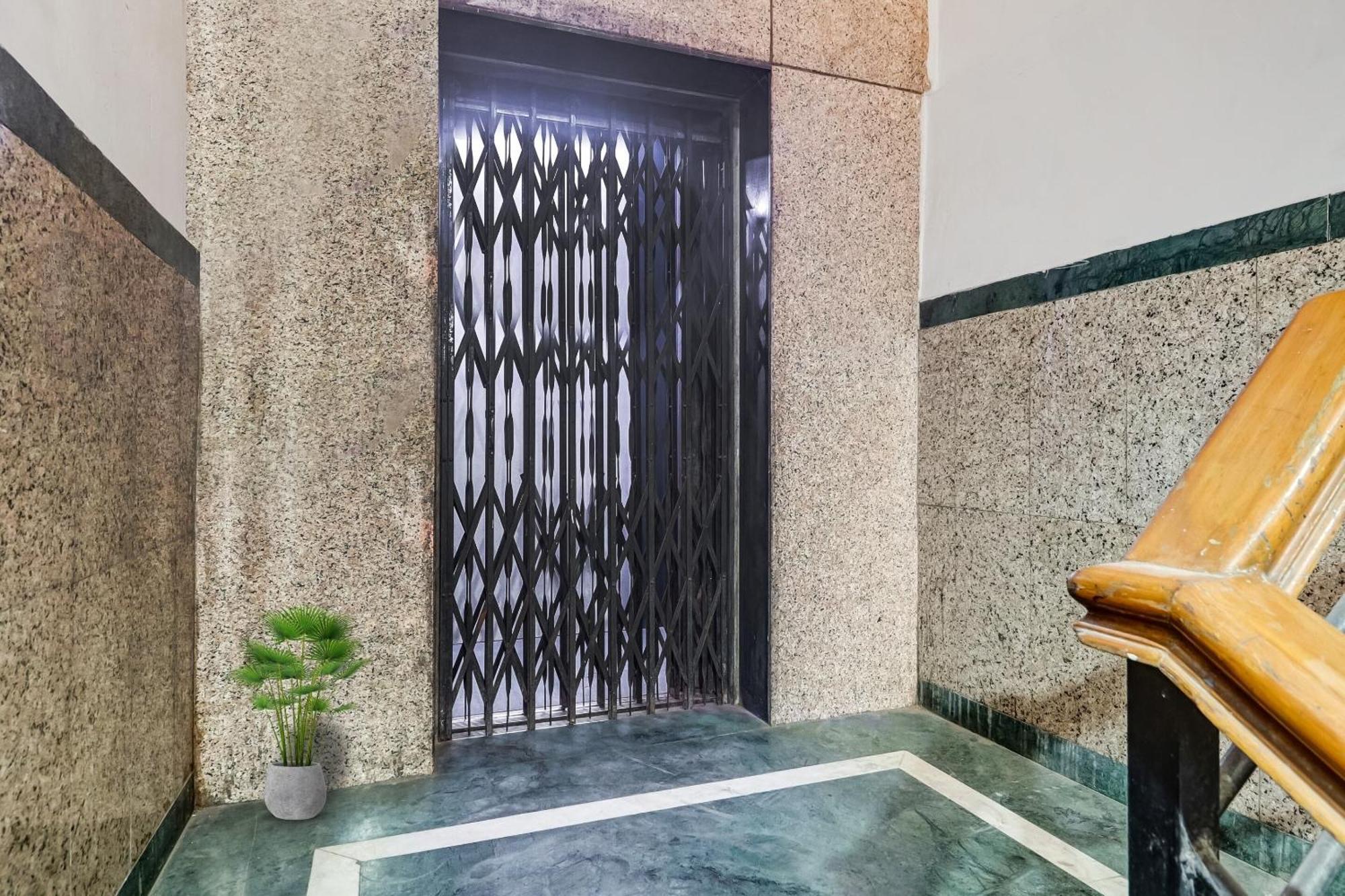 Hotel O New Lakeview Palace Hyderabad Esterno foto